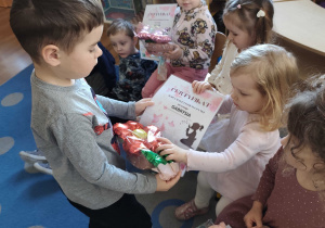 Smyki celebrują Dzień Dziewczynek