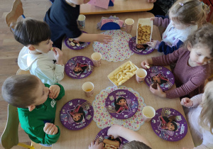 Smyki celebrują Dzień Dziewczynek