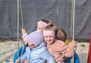 Buziaki chwytają pierwsze wiosenne promienie słońca.