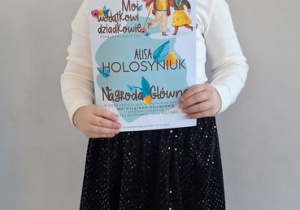 Nagroda Główna dla Alisy w konkursie plastycznym "Moi wyjątkowi dziadkowie".