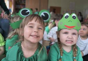 Dzieci występują na przedstawieniu z okazji Powitania Wiosny