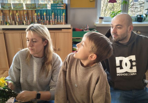 Mikołaj z rodzicami