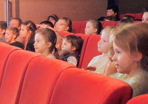 Wyjście do KDK na przedstawienie teatralne pt. "Karolcia".