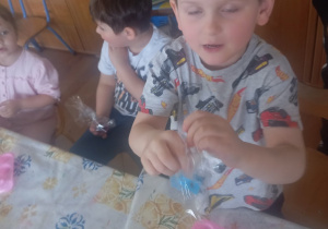 Tuptusie na warsztatach mydlarskich