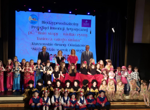 Przegląd Inwencji Artystycznej „Małe stopy, wielkie rytmy – Taniec z całego świata” w ramach realizacji Kutnowskiego Grantu Oświatowego