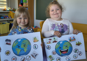 Dzieci uczestniczą w zajęciach edukacyjnych z okazji Dnia Ziemi