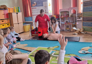 Tuptusie na zajęciach z udzielania pierwszej pomocy