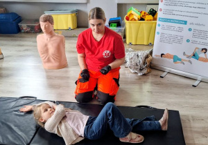 Buziaki na warsztatach z pierwszej pomocy przedmedycznej.