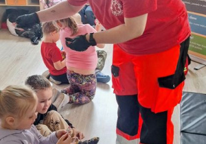 Buziaki na warsztatach z pierwszej pomocy przedmedycznej.