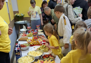 Zdrowy poczęstunek na Promyczkowej Spartakiadzie Rodzinnej