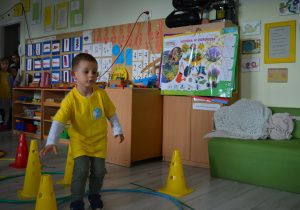 Wojtek bierze udział w konkurencji w grupie Montessori