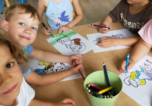 "Smerfne zabawy i gofry" - realizacja ostatniego zadania w ramach Międzynarodowego Projektu Edukacyjnego "Z kulturą mi do twarzy".
