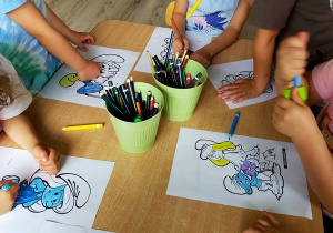 "Smerfne zabawy i gofry" - realizacja ostatniego zadania w ramach Międzynarodowego Projektu Edukacyjnego "Z kulturą mi do twarzy".