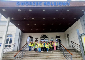 Dzieci podczas wyjścia na Dworzec Kolejowy w Kutnie