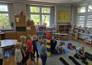 Smyki na zajęciach poznawały czym jest przejście dla pieszych
