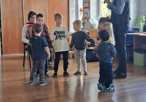 Dzieci podczas audycji muzycznej