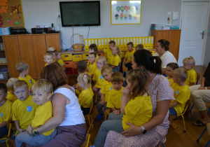 dzieci na uroczystości Pasowania na Przedszkolaka