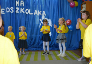Zabawy na uroczystości Pasowania na Przedszkolaka