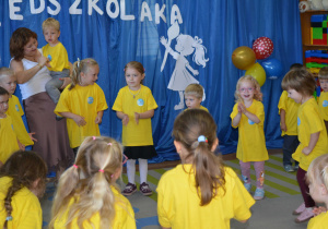 Zabawy na uroczystości Pasowania na Przedszkolaka