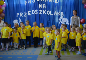 Zabawy na uroczystości Pasowania na Przedszkolaka