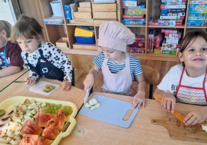 "Sałatka owocowa" - zajęcia kulinarne.