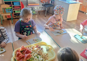 "Sałatka owocowa" - zajęcia kulinarne.