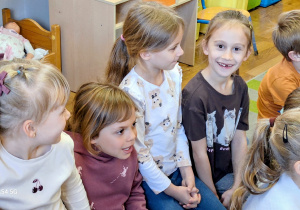 "Bajkowa karuzela z lalkami" - przedstawienie teatru Psikus z Łodzi.