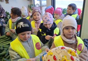 Buziaki na zakupach w Warzywniaku