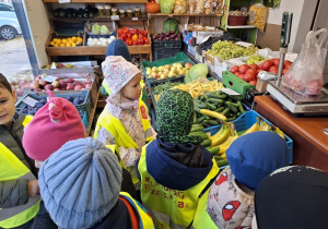 Buziaki na zakupach w Warzywniaku