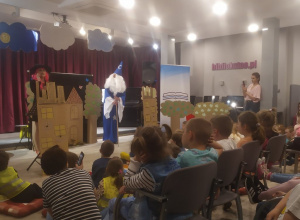 Wyjście do Biblioteki Miejskiej na przedstawienie "Baśniowy ambaras"