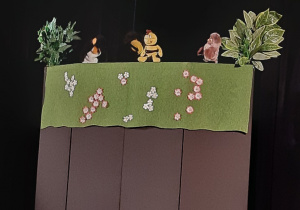 Kukiełki występujące w przedstawieniu: pszczółka, pingwin, kruk i sowa.