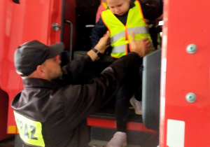 Lena w wozie strażackim