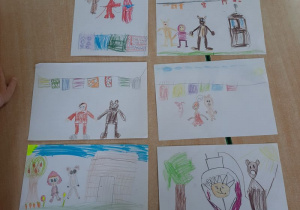 Prace dzieci z ilustracjami postaci z obejrzanej bajki