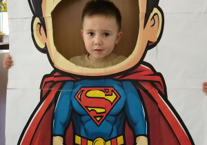 Tymon jako Super Men.