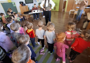 Przedszkolaki_uczą__się_tańca_1