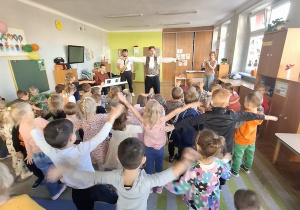 Przedszkolaki_uczą__się_tańca 2