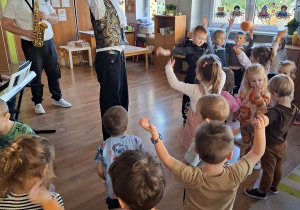Przedszkolaki_uczą__się_tańca 5