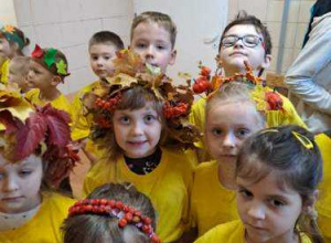 Promyczki na balu jesiennym w SP 6